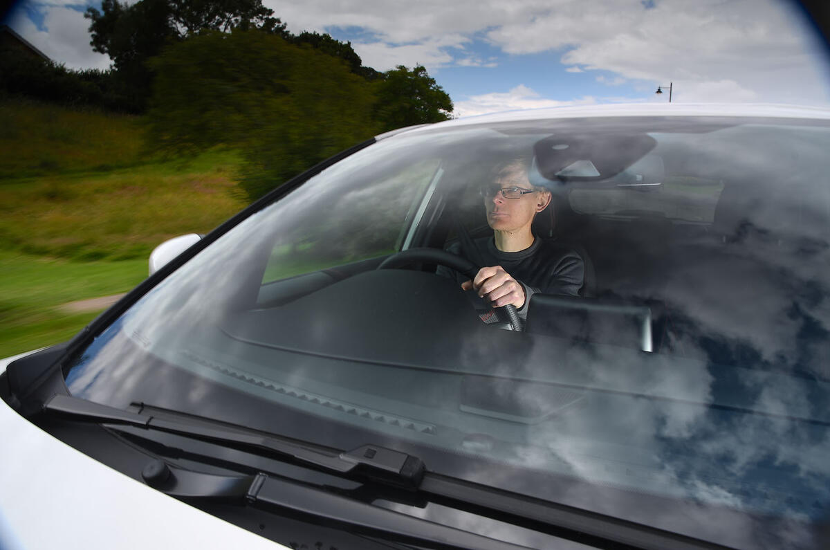 Examen à long terme de la Ford Puma 2020 - James Attwood au volant