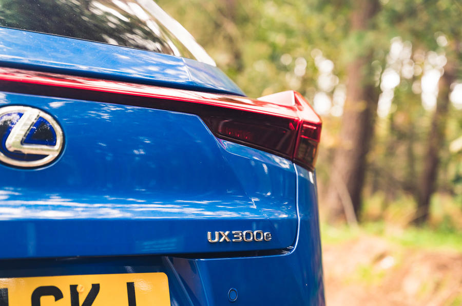 8 Feux arrière du Lexus UX300e 2022 long term review