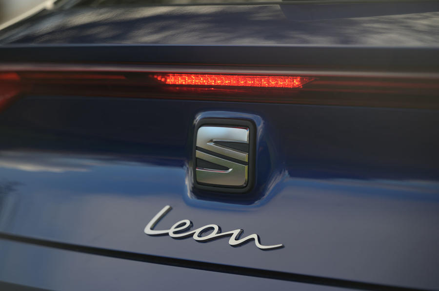 Test & Avis de la STI 2021 pour le siège Leon - badge arrière