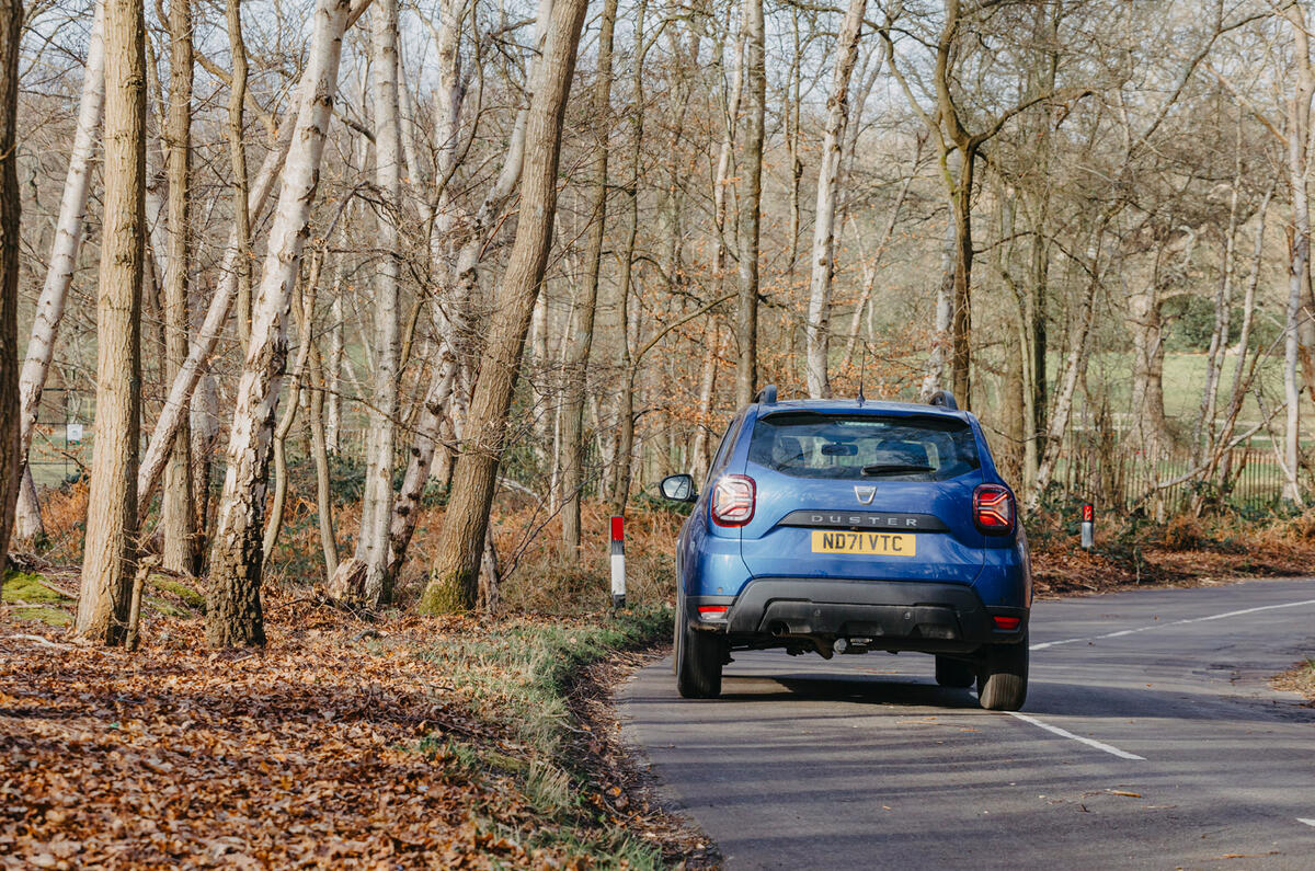 85 Dacia Duster 2022 long term handover sur route arrière