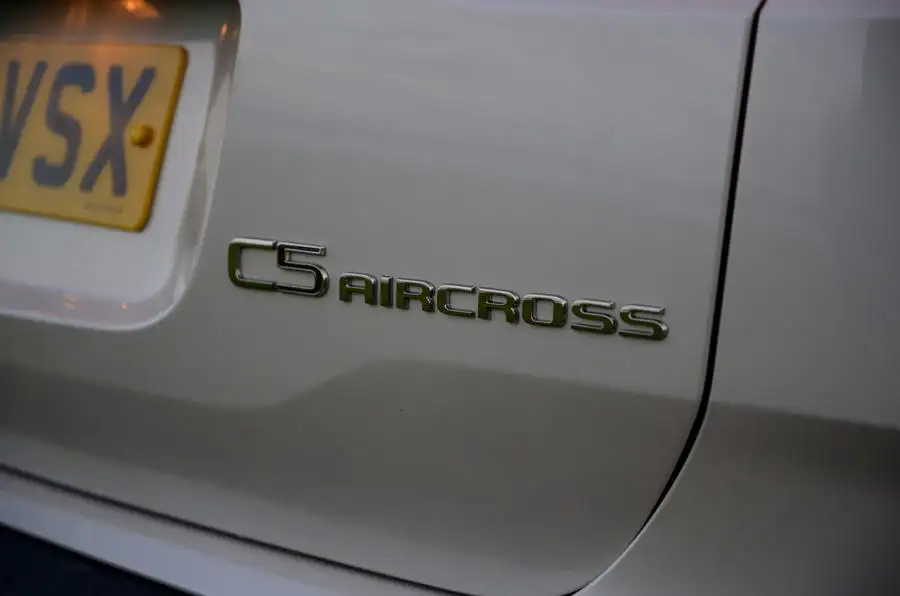 9 Citroen C5 Aircross Hybrid 2021 Long term review badge arrière