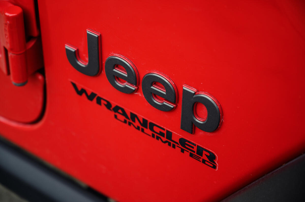 Jeep Wrangler Rubicon 2020 : bilan à long terme - badge arrière