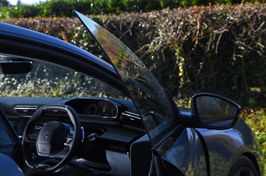 9 Peugeot 508 PSE 2021 : revue à long terme des vitres sans pilier