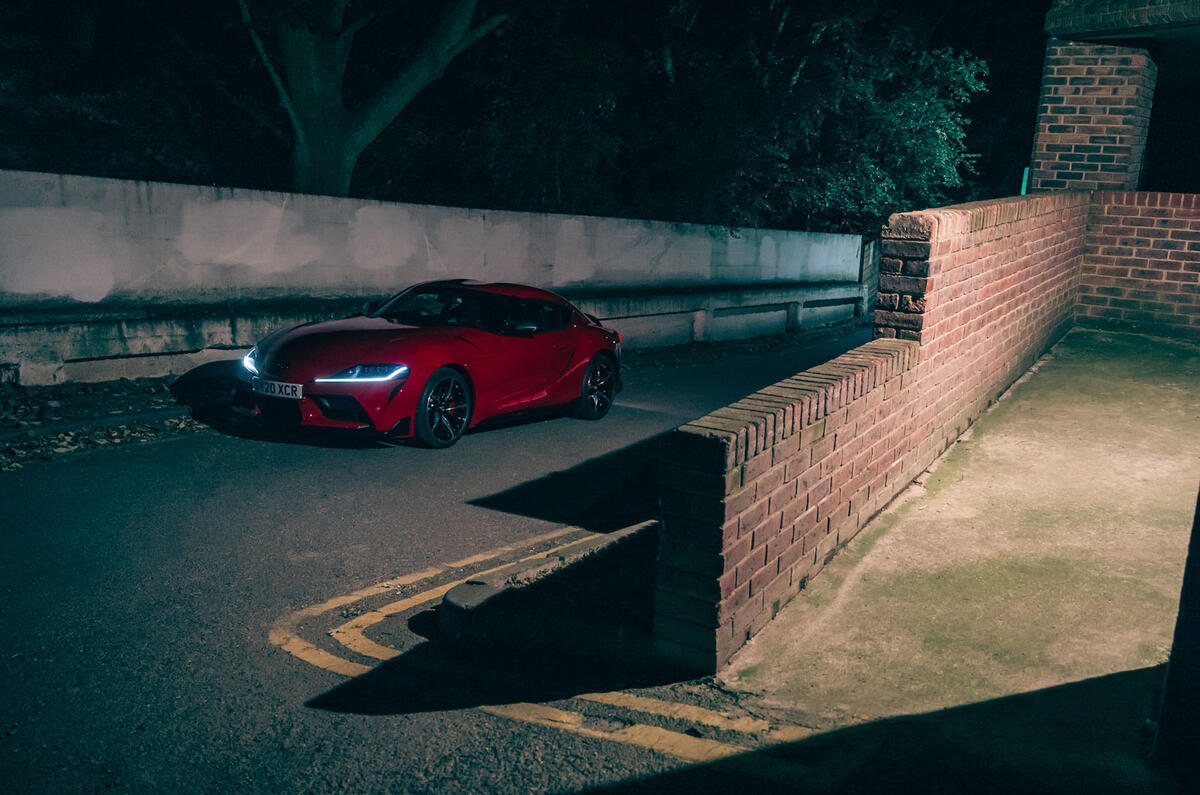 Test & Avis du Toyota GR Supra 2020 - parking