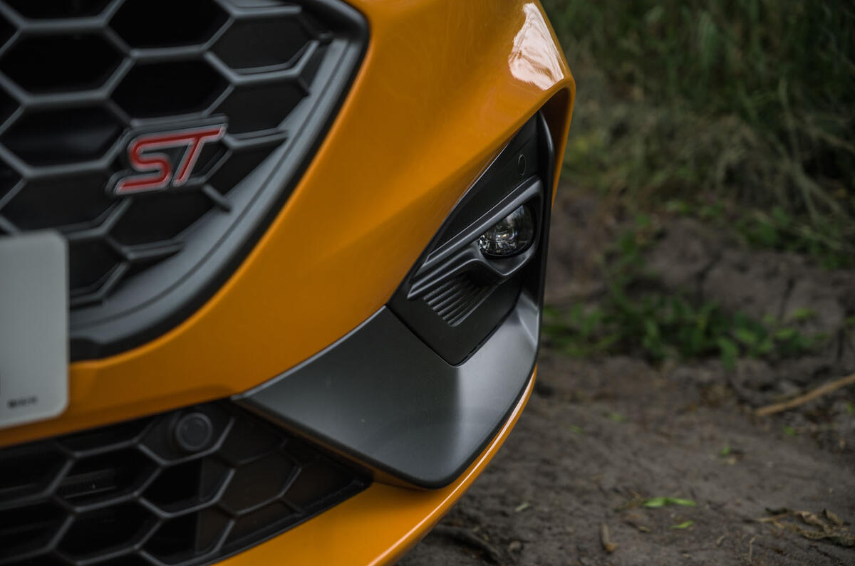 Ford Focus ST 2020 : révision à long terme - feux de brouillard