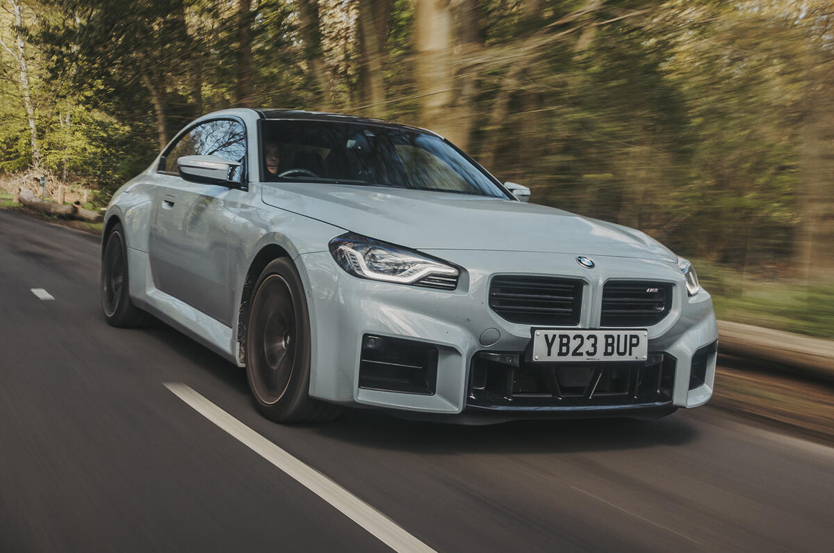   BMW m2 avant dynamique