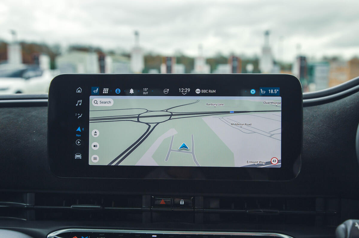 abarth 500e infotainment 2