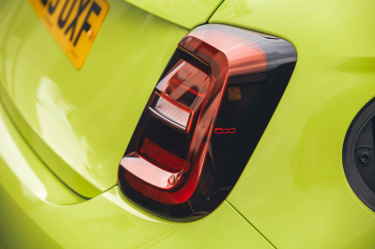 abarth 500e feu arrière