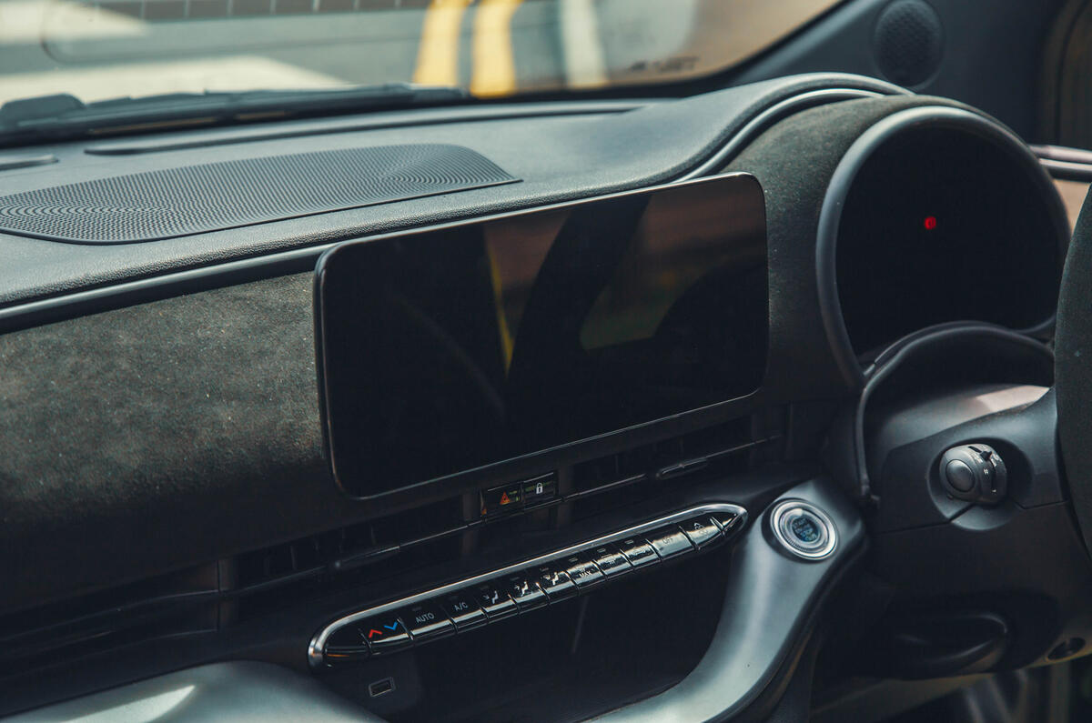abarth 500e screen