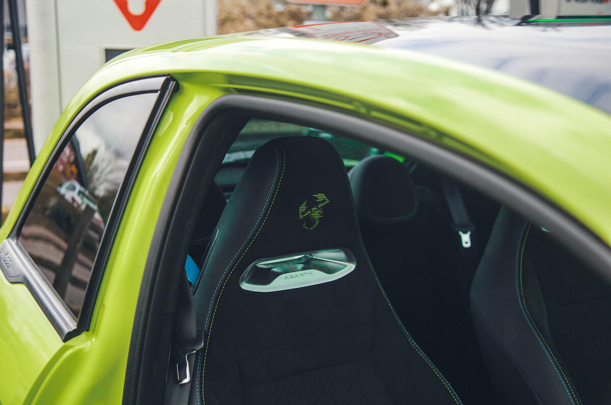 abarth 500e seat headrest