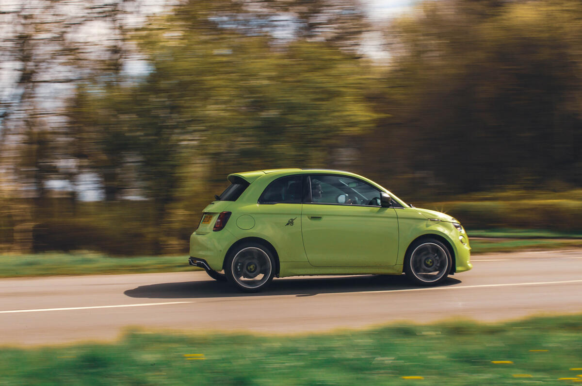 abarth 500e side