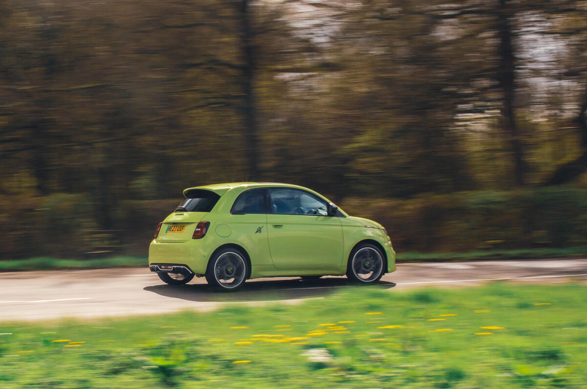 abarth 500e side rear
