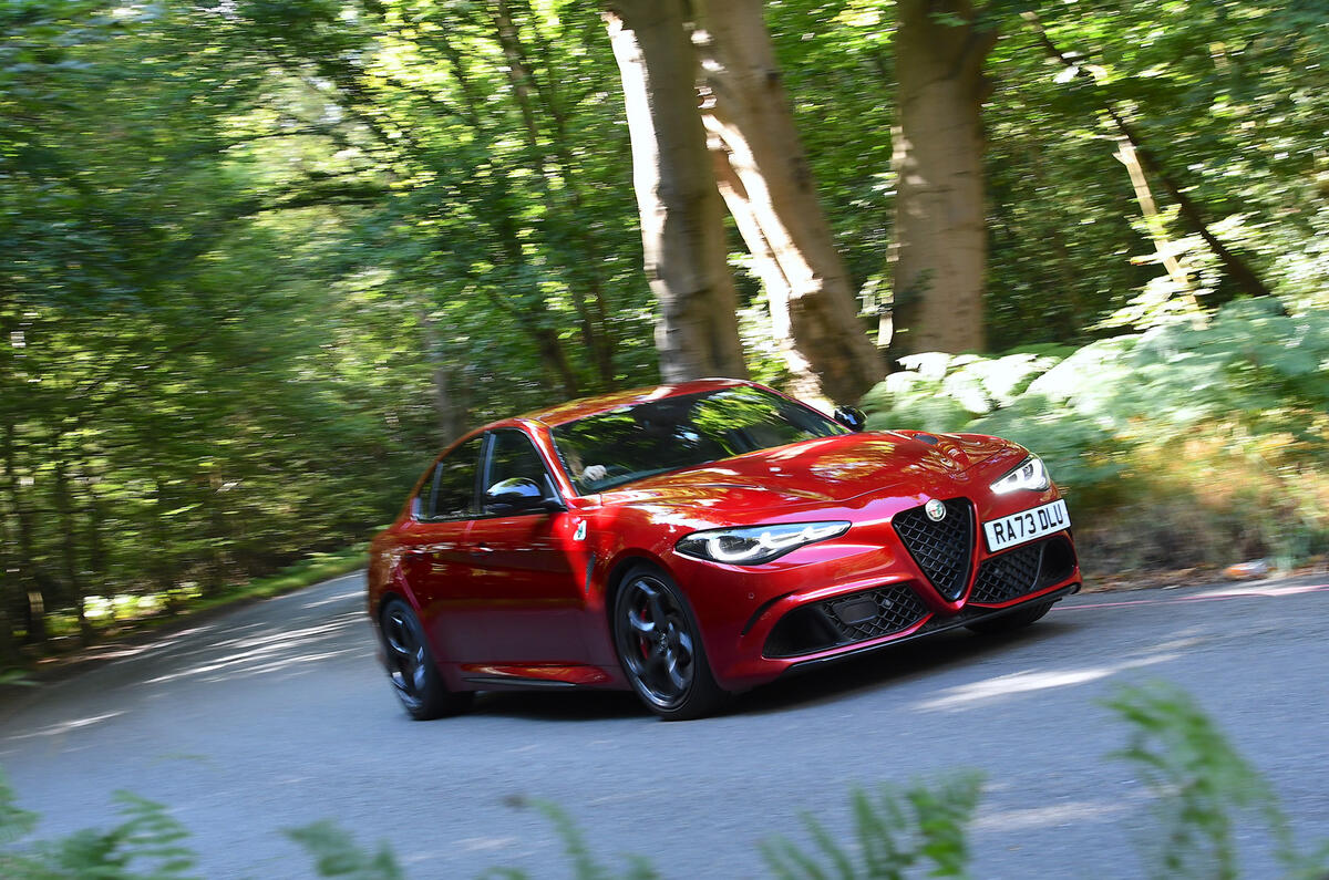Alfa Romeo Giulia en virage serré