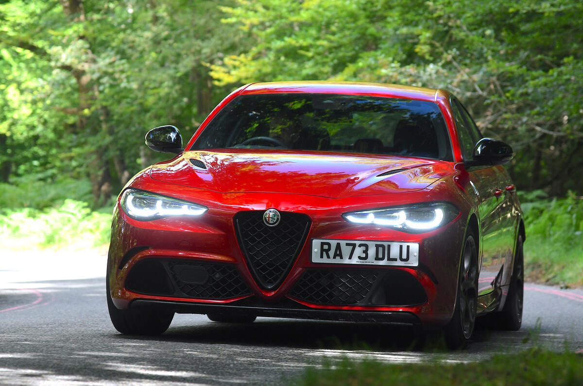 Alfa Romeo Giulia QV en virage avant