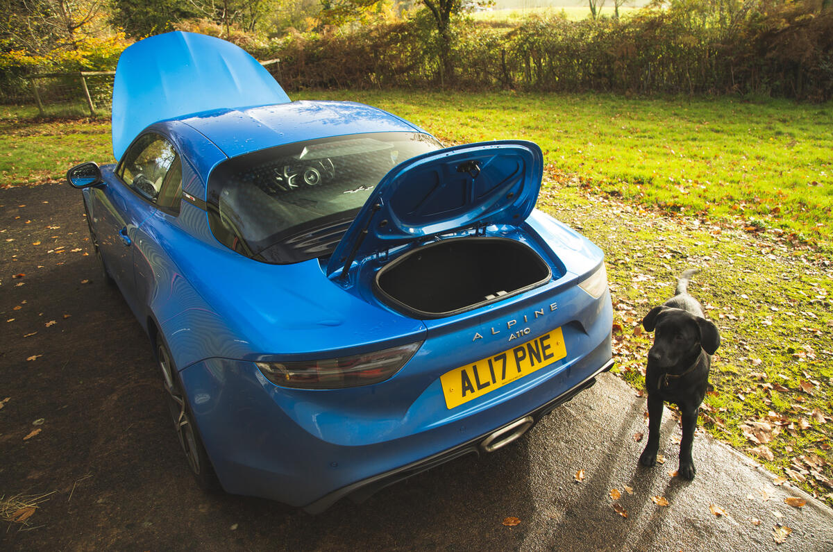 Ouverture du coffre de l'Alpine A110