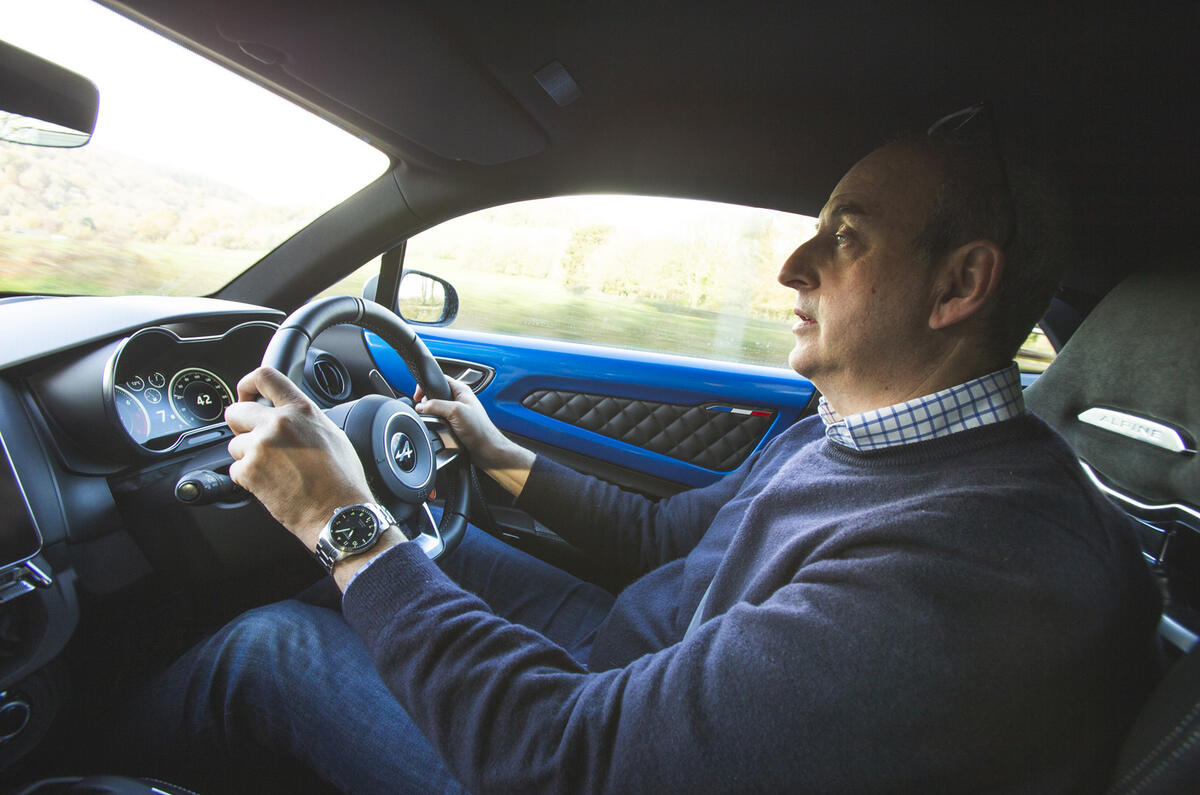 Andrew Frankel dans une Alpine A110