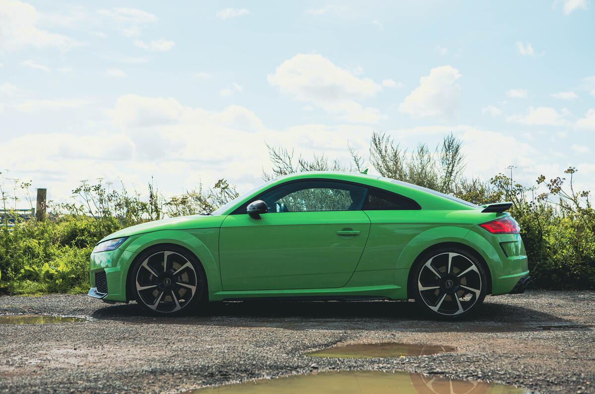 Audi TT RS side static