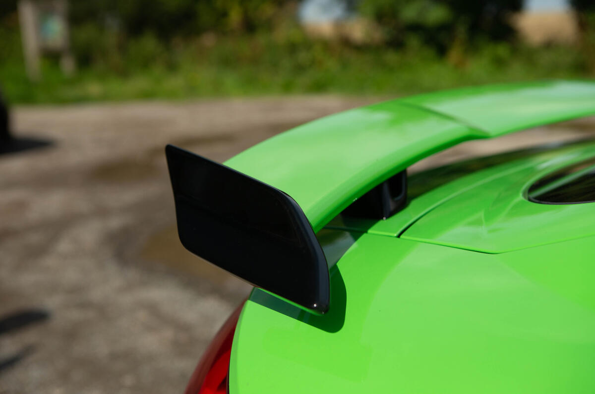 Audi TT RS spoiler 2