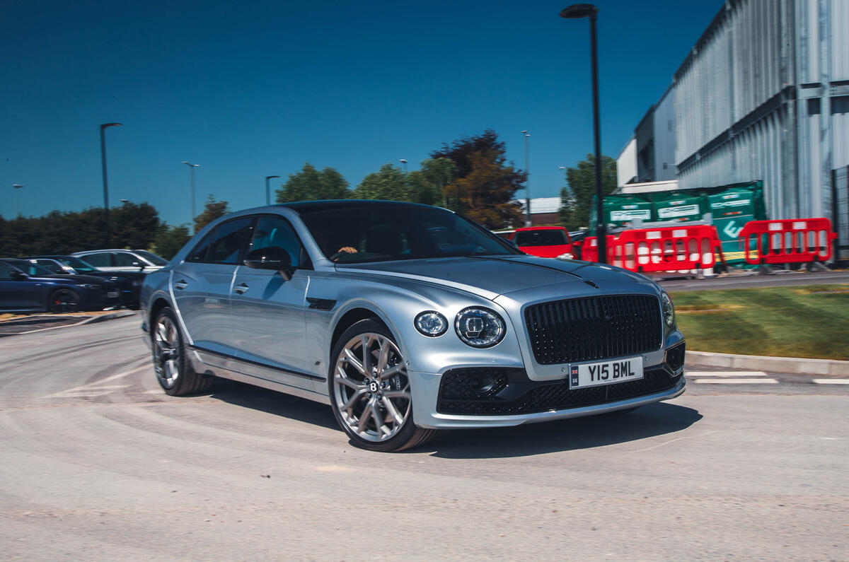 Bentley Flying Spur en virage