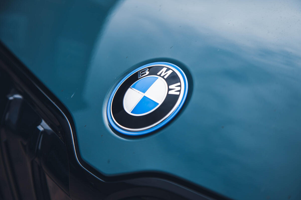 BMW iX1 Значок BMW