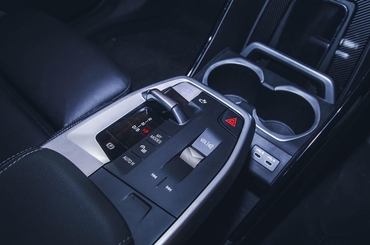 Центральная консоль BMW iX1