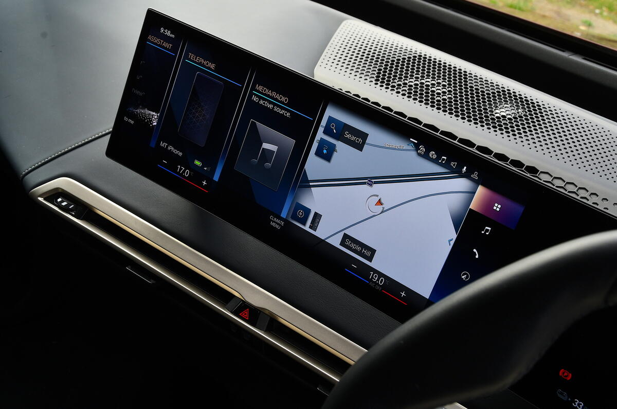 Ecran intérieur de la BMW iX