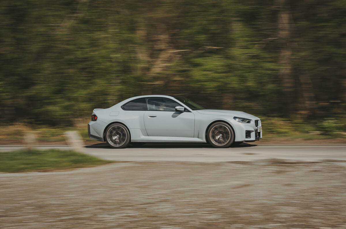 BMW M2 distance latérale