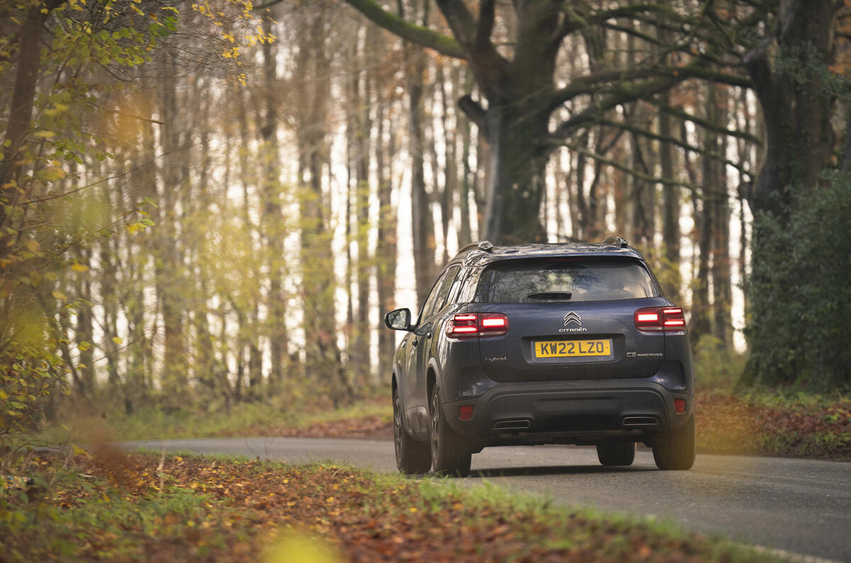 C3 Aircross arrière sur route