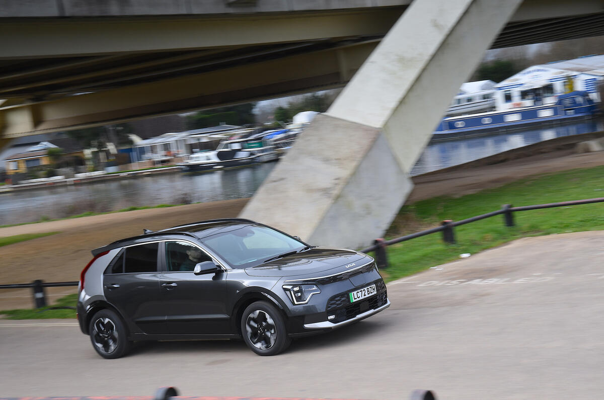 Kia Niro EV dynamique latérale