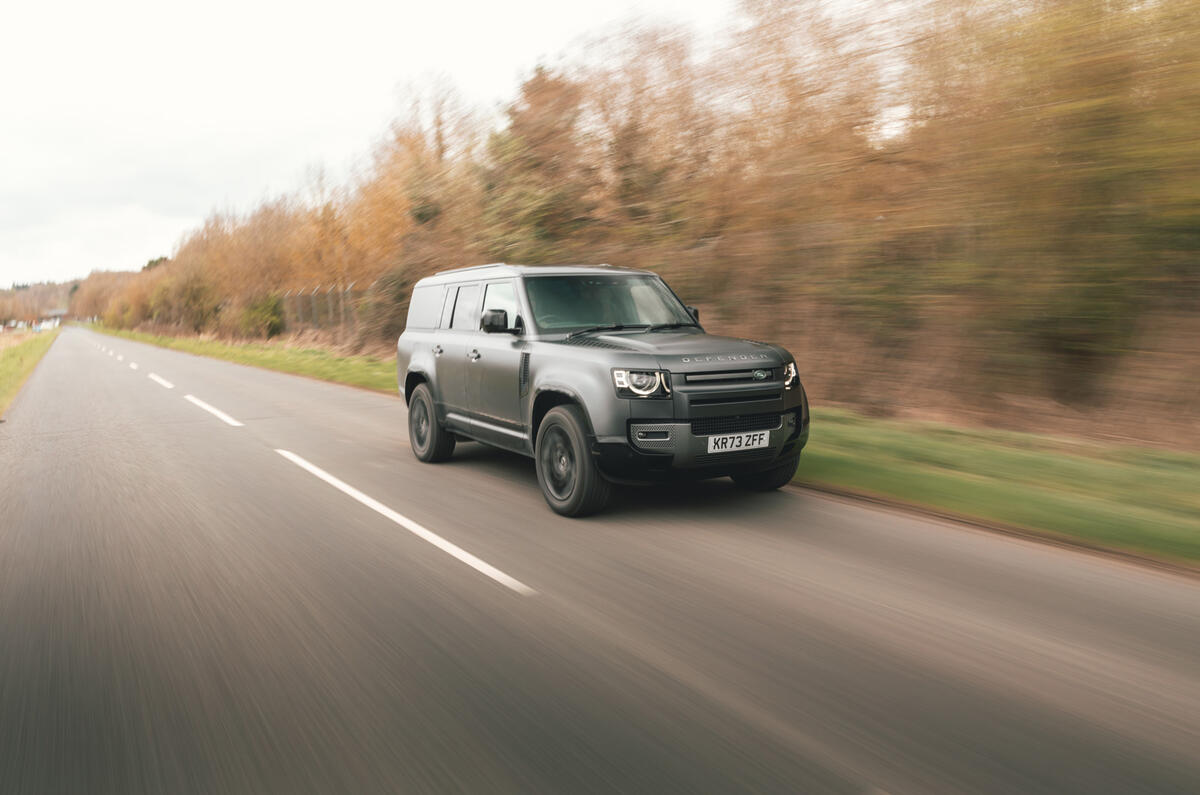 Land Rover Defender 130 distance avant