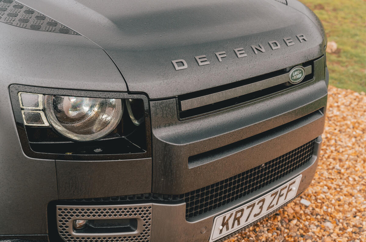 Calandre du Land Rover Defender 130