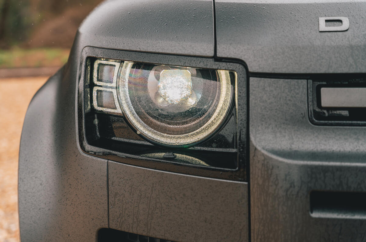 Land Rover Defender 130 lumière avant