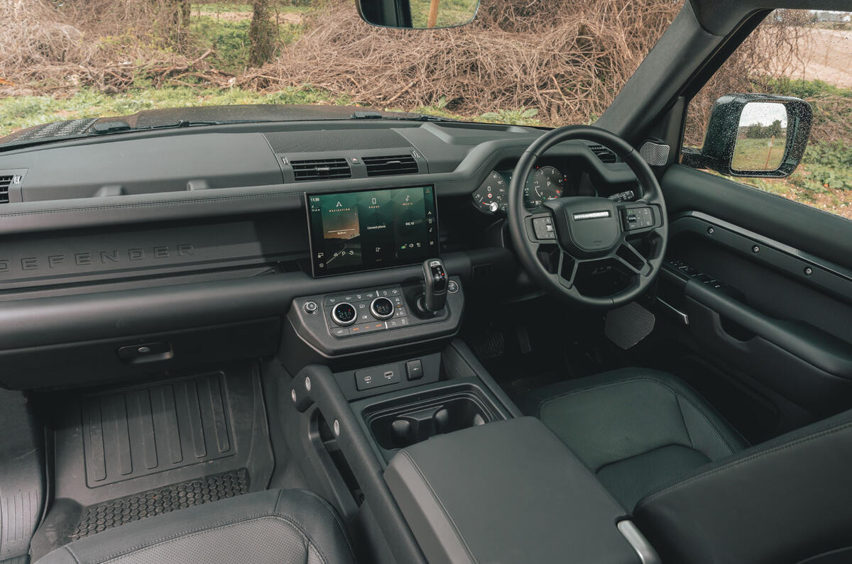 Land Rover Defender 130 intérieur complet