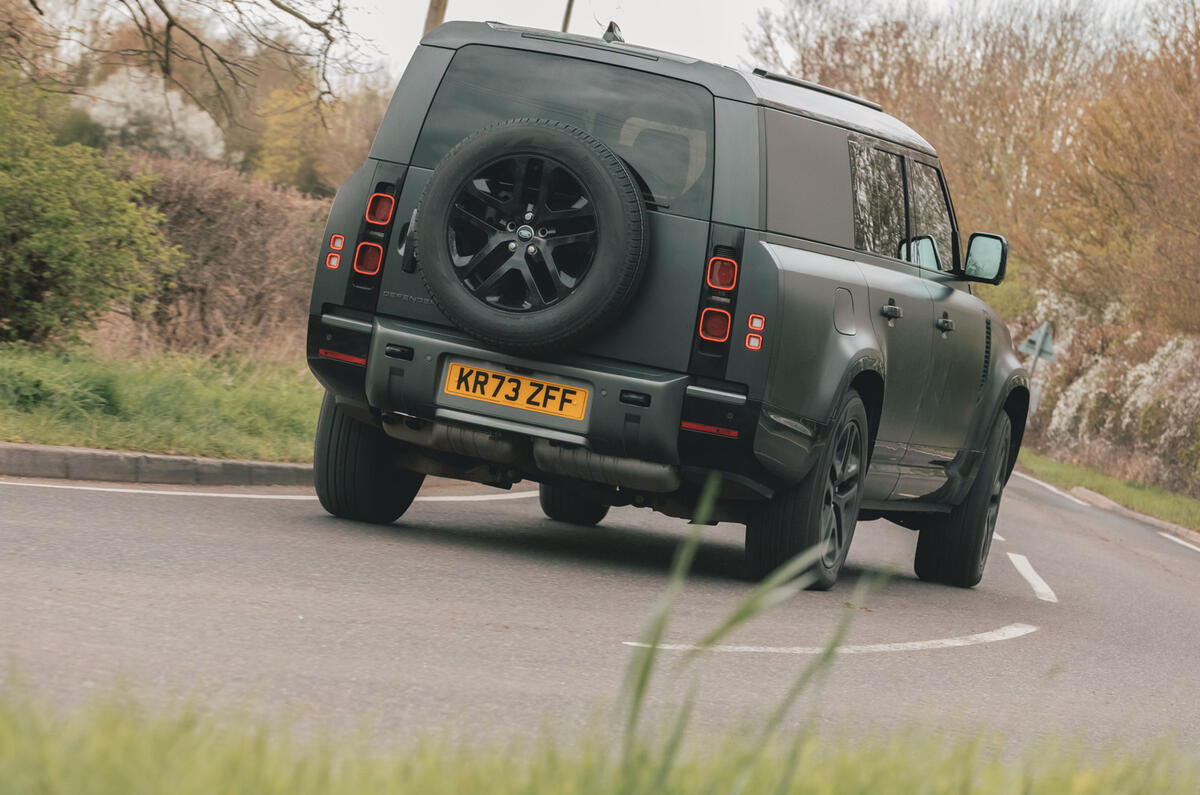 Land Rover Defender 130 roue arrière
