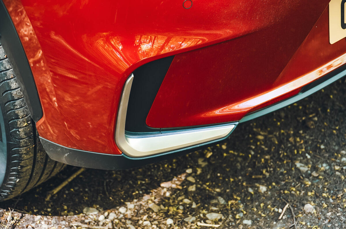 Lexus LBX détail arrière