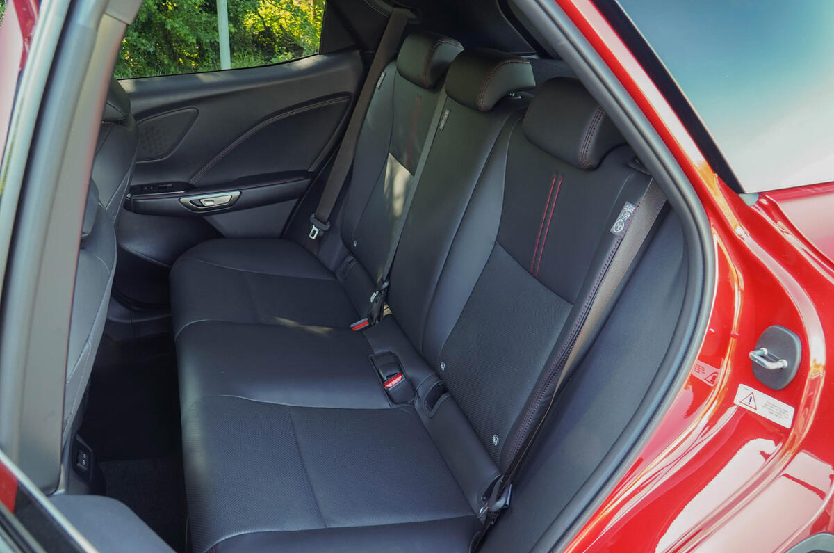 Sièges arrière de la Lexus LBX