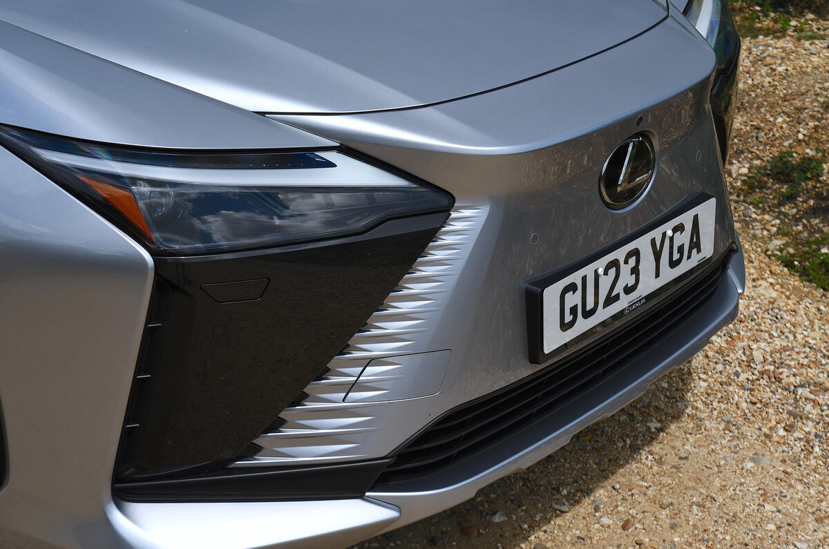 Lexus RZ avant détails