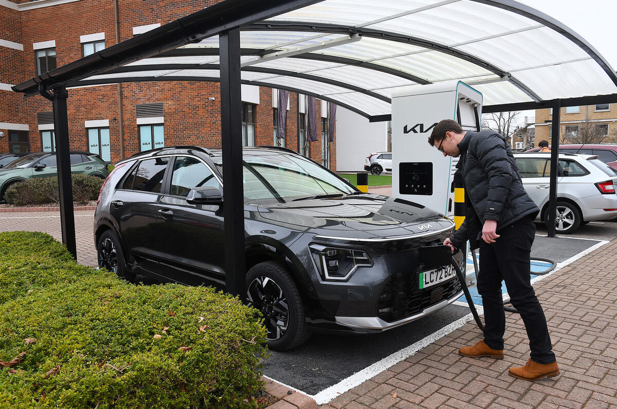 Mark Tisshaw avec le Kia Niro EV