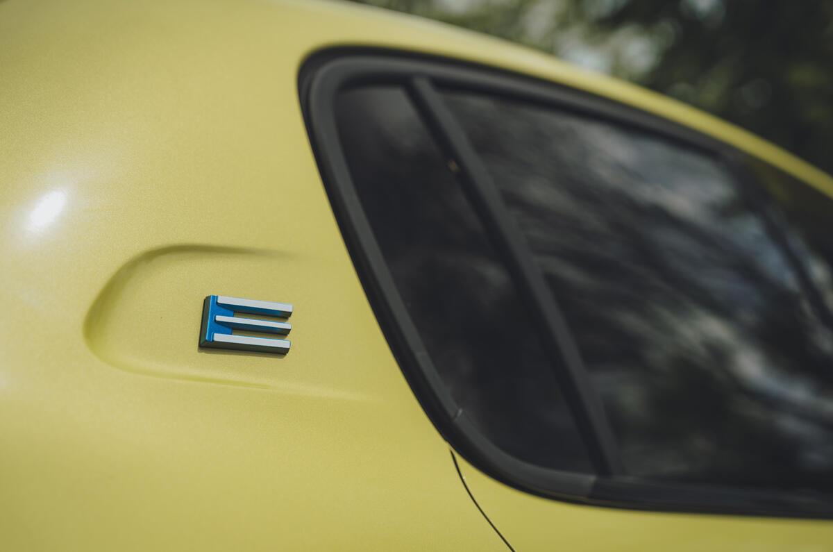 Peugeot e 208 e badge
