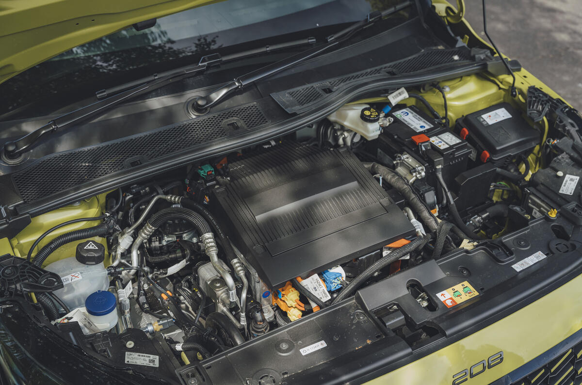 Peugeot e 208 sous le capot