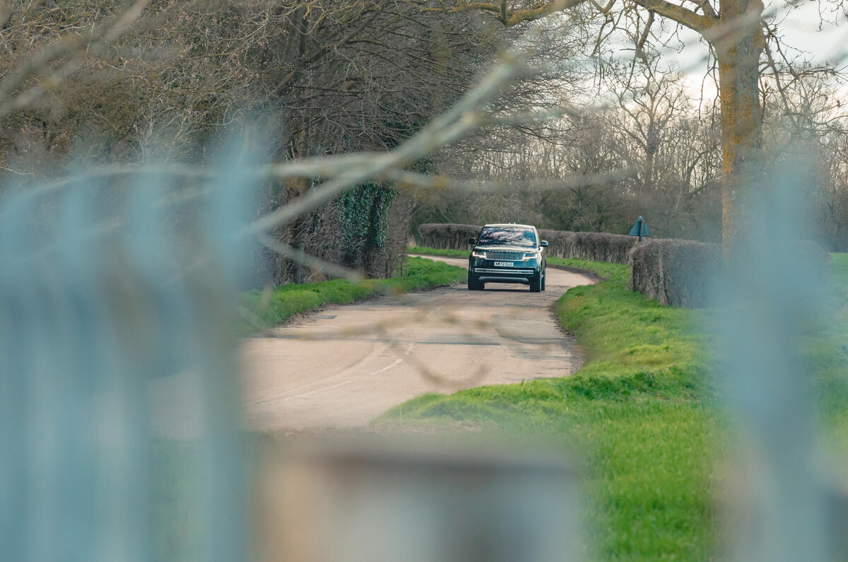 Range Rover P440e vue de loin