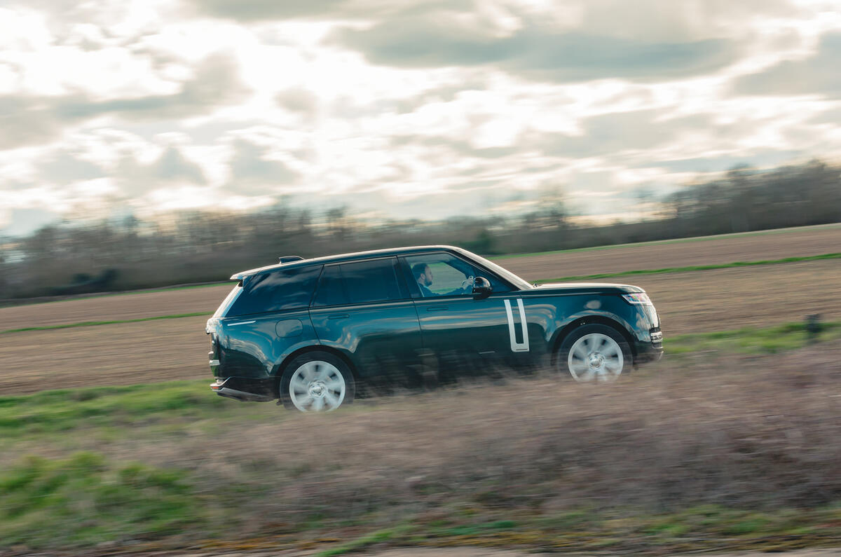 Range Rover P440e côté