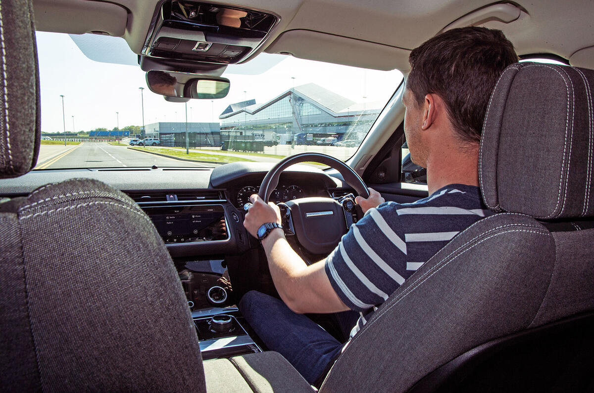 range rover sit on car