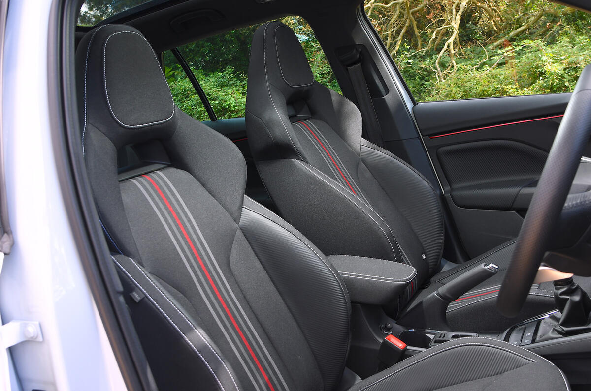 Skoda Kamiq essai à long terme sièges avant
