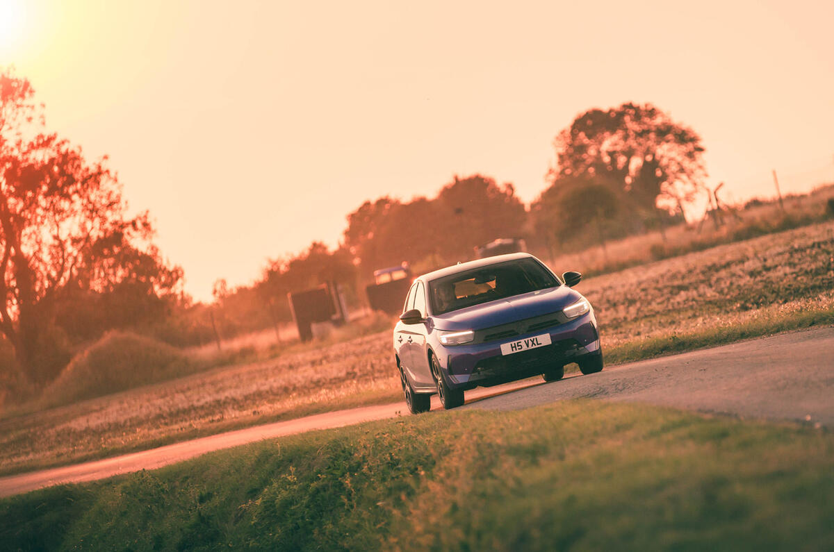 Vauxhall Corsa coucher de soleil avant