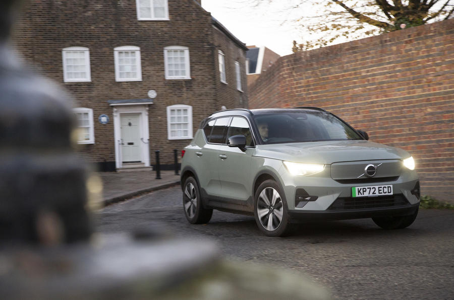 Volvo XC40 Recharge front turning