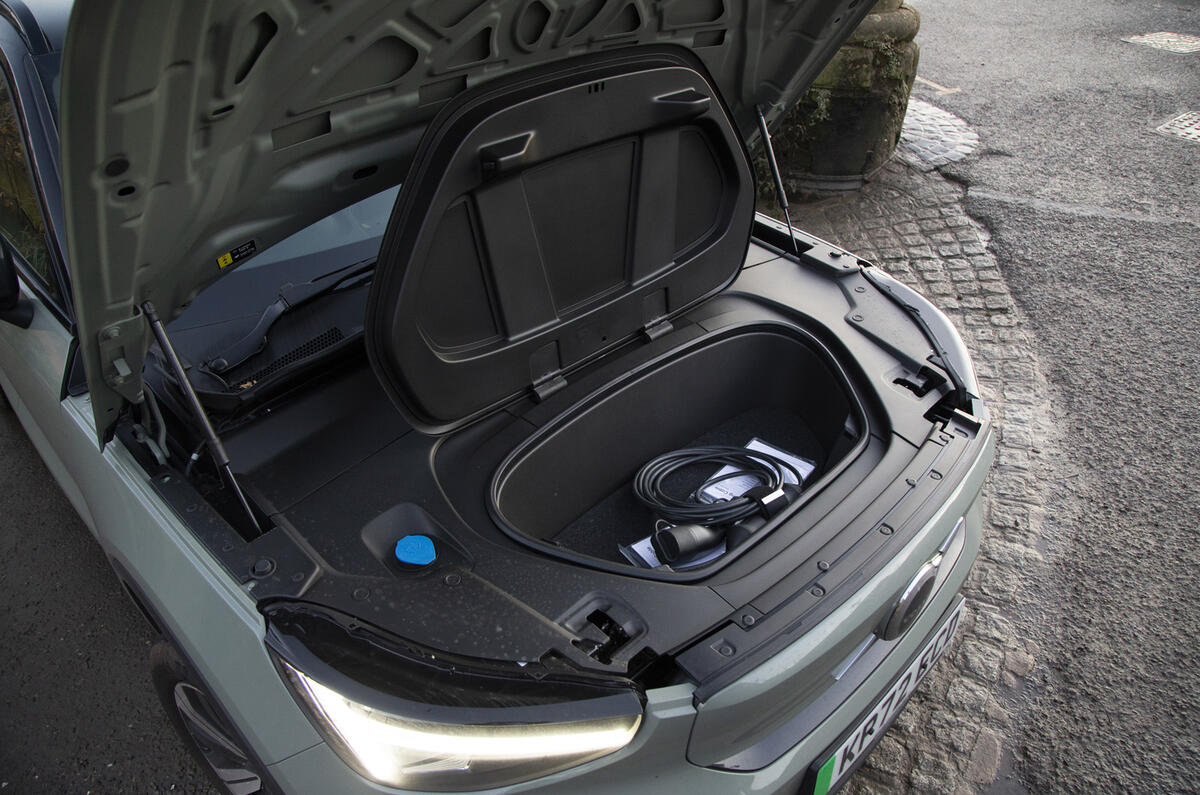 Volvo XC40 Recharge coffre