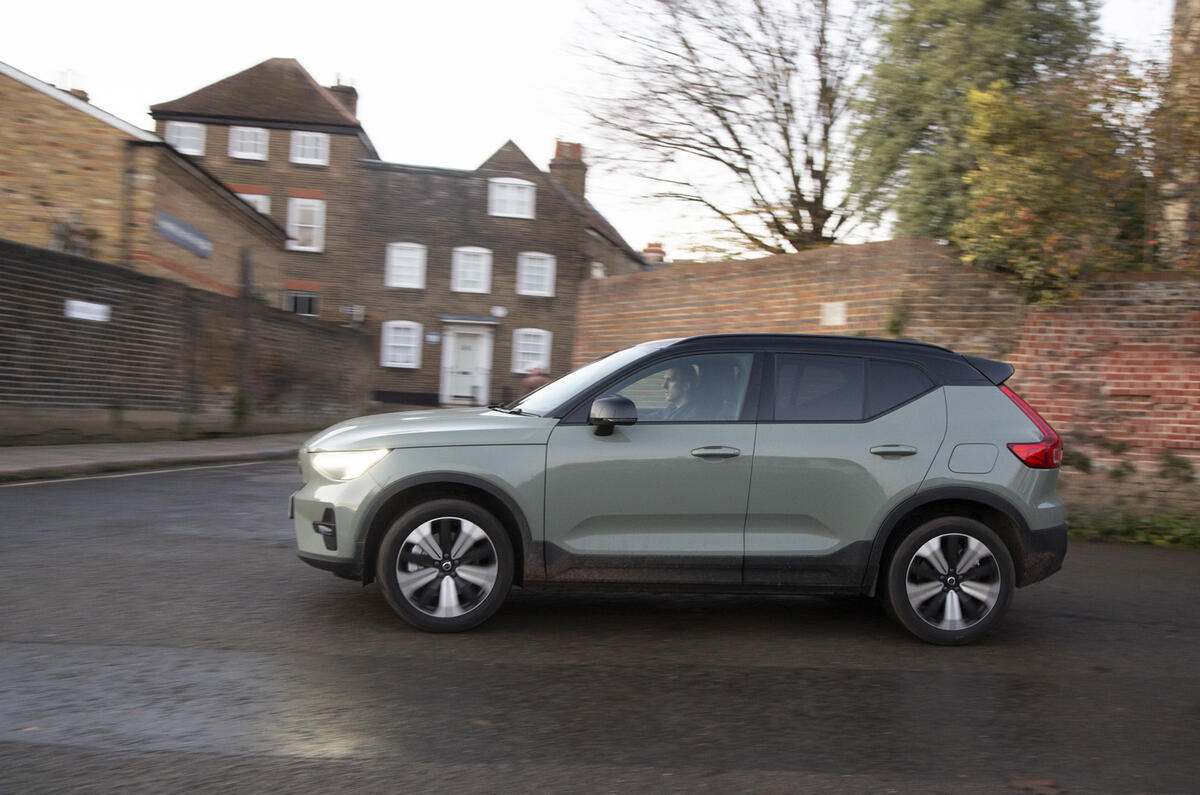 Volvo XC40 Recharge côté gauche 2