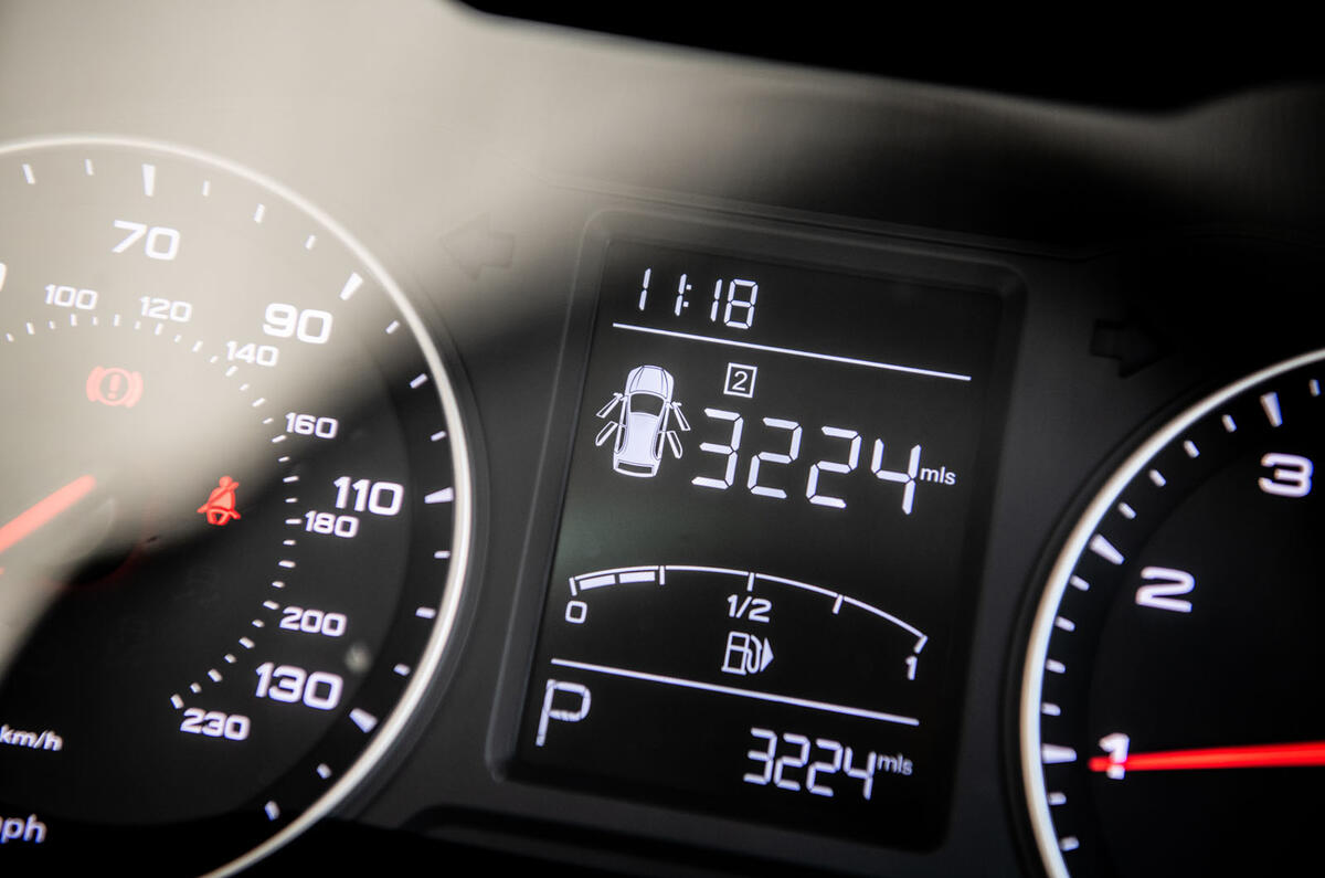 MG ZS 2019 long-term review - instruments