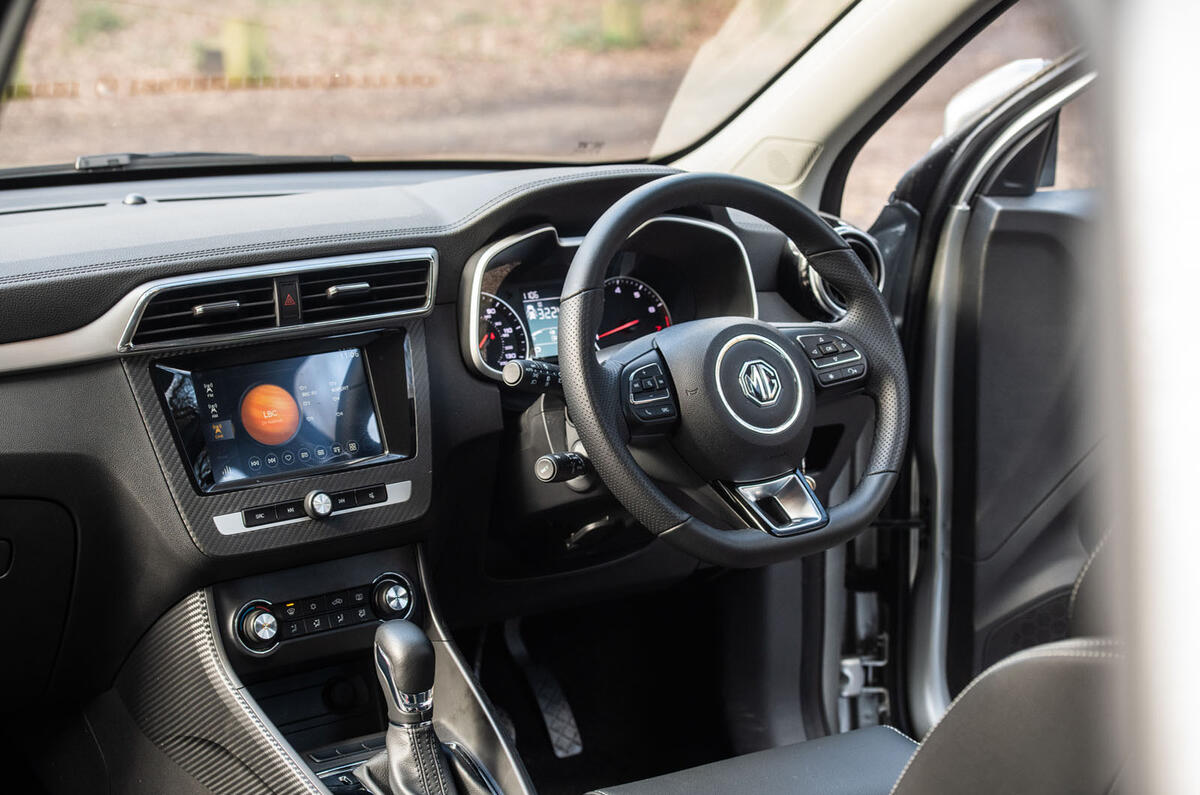MG ZS 2019 long-term review - dashboard
